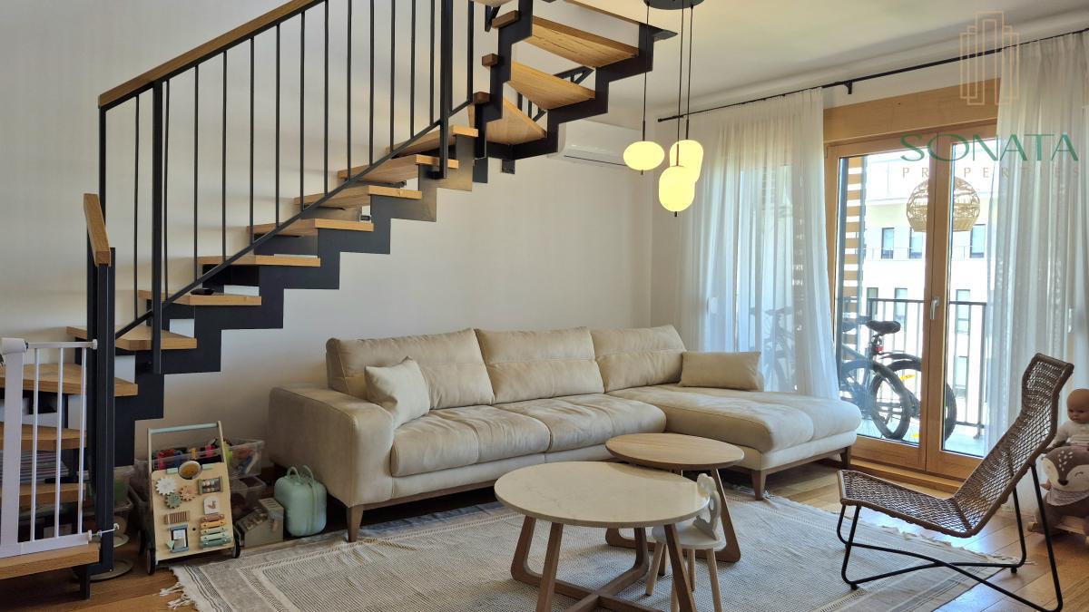 LUKSUZAN NAMEŠTEN DUPLEX ZEMUNSKE KAPIJE