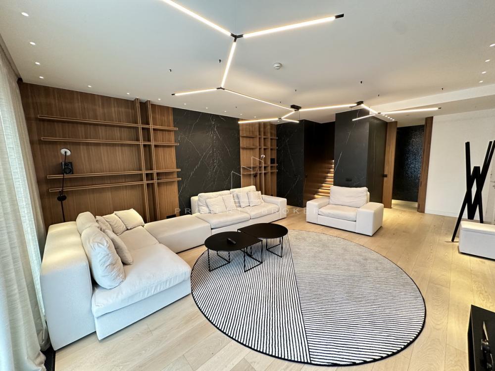 A blok, vrhunski penthouse, 2 garaže