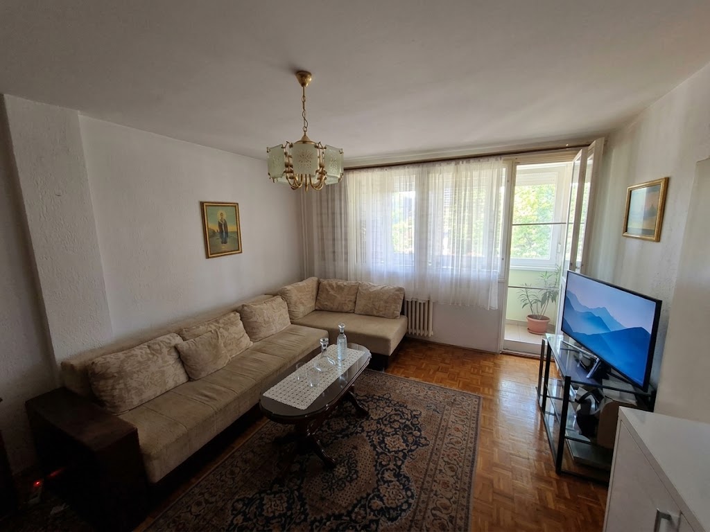 Fontana, Pariske komune, uknjižen 2.0 stan